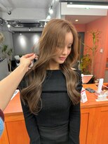 レブ 三条河原町(Reb,) レイヤーカットロング韓国ヘアブリーチなしヘーゼルベージュ小顔