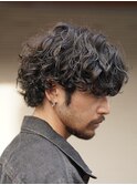 センターパート×ウルフで作る、波巻きスパイラルパーマスタイル