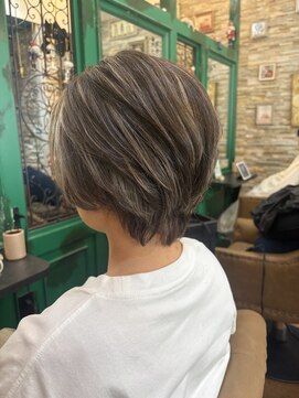 ヘアーラウンジ アンフィ 井土ヶ谷(Hair Lounge Anphi) ハイライト／ショート