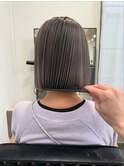 ブリーチ×ハイトーンベージュ 切りっぱなしボブ