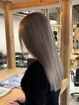 リット(lit)&nbsp;透明感増し増し！ホワイトグレージュ