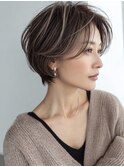 白髪ぼかしハイライト大人ショートヘア