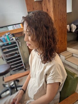 ロルド シェリ(Rold Cheri) 【山本智文】外国人風スパイラルパーマレイヤーカット