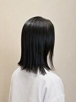 ウミト(Umito)&nbsp;暗髪ストレート×切りっぱなしロブ