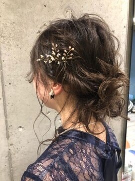 ヘアーアンドメイク ファット(Hair&Make PHAT) シニヨン風ゆるふわアレンジ結婚式二次会20代30代