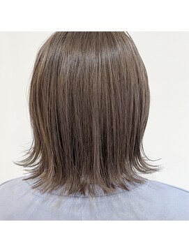 ノル(NOLL) マットベージュの外ハネボブ