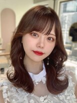 ティア(Tia.)&nbsp;(韓国風/くびれヘア/ミディアムヘア/前髪/サイドバング/小顔)