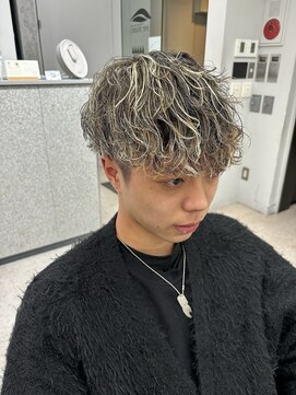 ノイズ キョウト(NOISM Kyoto) ハイライト×ツイストスパイラルパーマ