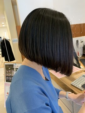 美容室 アイディー i-dee 前下がりボブ