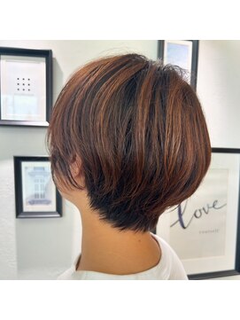 エムコレクション 丸亀店 白髪ぼかしハイライト/大人ショート◎30代40代50代