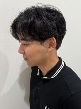 ヒュイル バイ ニアウ(Hwyl by Niau) メンズシースルーフェザーマッシュパーマニュアンスパーマ