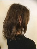 ミディアムレイヤー×ハイライトアッシュベージュ