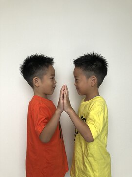 シー(S.H.E) 双子カット