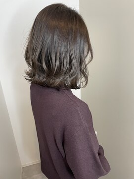 ナンバー(number+) 20代30代40代大人可愛いワンカール肩ラインオリーブ