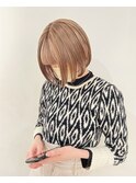 内巻きボブ　ハイトーンベージュ　ベージュカラー　
