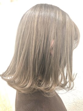 ラビス 浦和(Lovis) 魅力倍増カール/セミディ/シアーカラー/ダークアッシュ/姫カット