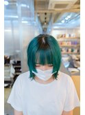 切りっぱなしボブにミドリ