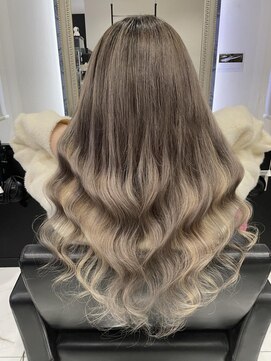 ヘアーデザイン ジェルム(Hair Design germe) ホワイトインナーとシルバーグラデーション