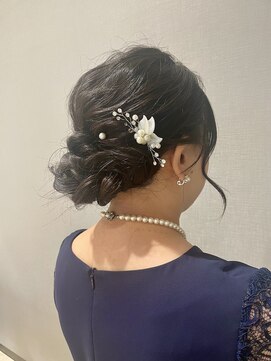 アクイール(ACCUEILLIR) お呼ばれアレンジシニヨン