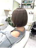 小顔/黒髪/オリーブグレー/アンブレラカラー/切りっぱなしボブ