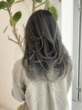 ヨロ 小岩(YOLO) ハイライトカラーバレイヤージュケアブリーチミディアムレイヤー