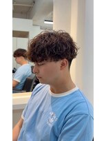 オン(on.)&nbsp;マッシュ　波巻きシャドウパーマ