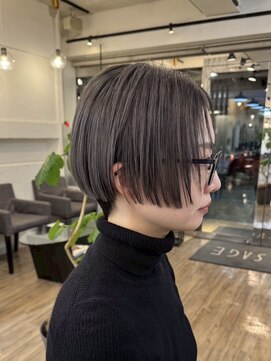ヴィサージュバスク(VISAGE ba.s.k) シャープなラインが映えるミニマルカット