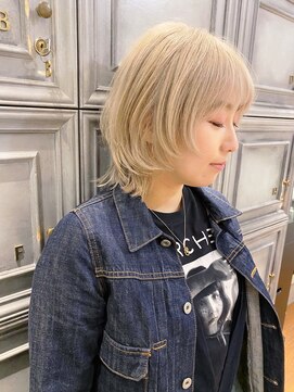 ベチカ(vetica) 20代30代40代/ペールベージュ×ウルフカット/ハイレイヤー