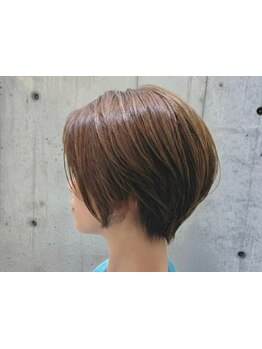 気になり始めやしっかり染めたい方も◎オーガニックカラーで髪と頭皮に優しく。