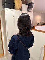 スリー(THREE)&nbsp;【ミディアム】ツヤ感レイヤーで骨格補正と小顔見え叶うスタイル
