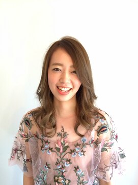 ヘアサロン リュッカ(Lycka) 【Ｌｙｃｋａ】　外国人風ヌーディグレージュ