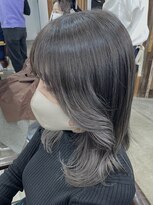 リッカ(RICCA)&nbsp;グレージュ×シルバー/韓国風くびれヘア♪ I-1123