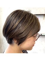 ラヌゴ(lanugo)&nbsp;30代、40代人気！　白髪ぼかしハイライトショート