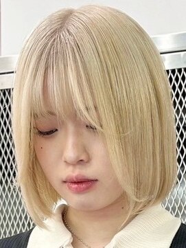 ウィコ 新宿(WICO) blond×bob [新宿駅/切りっぱなしボブ/エアリーロング]