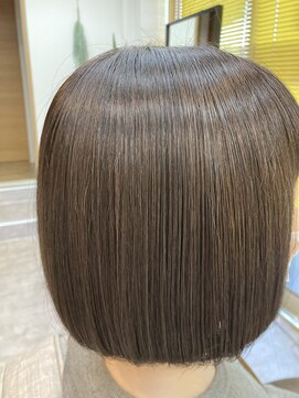 キッテ(kitte) えりあしいっぱいのボブ
