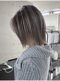 ホワイトシルバー　バレイヤージュデザインハイトーンカラー岡山