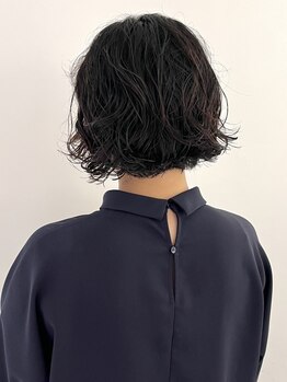 スペシウムバイアンバースデー(spacium by UNBIRTHDAY)の写真/アレンジも活かせるダメージレスパーマは、柔らかい艶ウェーブで大人女性らしい雰囲気にー。