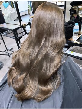 ウールバイレガーレ(uul by Legare/a) グレージュ切りっぱなしボブ前髪ありミニボブミルクティベージュ