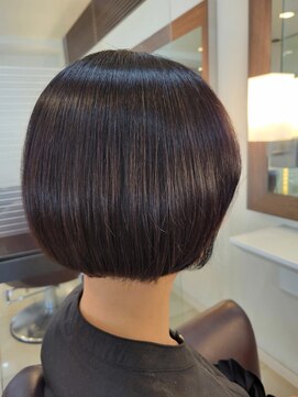 ナビバイケンジ(NaVI by KENJE) 丸み×くびれで“首が細く見える”大人ショート