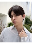 毛流れヘア金髪ナチュラルセンターパートツーブロック
