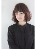 無造作に揺れ動くフレンチボブ