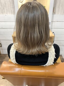 アクトゥス(AEQUITAS) ケアブリーチ×ミルクティーベージュ【池袋/20代/30代/40代】