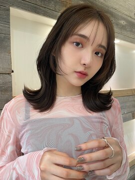 アイヴィ 表参道(IVY) シースルーバング顔周りカットくびれミディアム【肥田亜沙美】