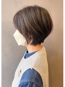 ニジュウニパーセント(22%) 白髪ぼかしハイライトショートヘア×大人グレージュ、下総中山