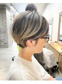 ショートボブパーマ20代30代40代イヤリングカラー大人可愛い