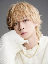 リップス 池袋(LIPPS)&nbsp;緩め波巻きツイストスパイラルメンズパーマウルフ無造作金髪ヘア