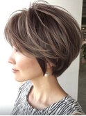 大人ショート　白髪ぼかし　脱白髪染め　ハイライト40代50代60代