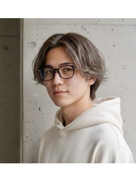 大人の抜け感。センターパート×フェザーニュアンスパーマ