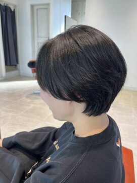 シオ 流山おおたかの森(Sio) 丸みシルエットが映える大人ショートボブ