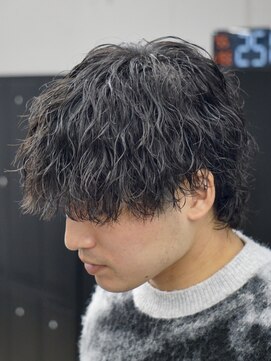 オーバル ジングウマエ(OVARL jingumae) 縦落ちパーマシャドウパーマサーフカールフェザーパーマ
